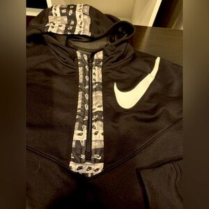 Like new NIKE Pullover hoodie. Youth size XL (13-15 yr).